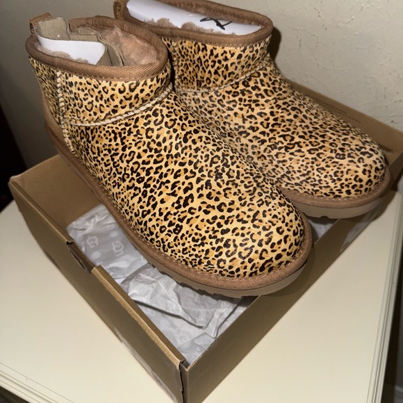 Ugg Ultra Mini Speckles Bootie - Picture 3 of 4